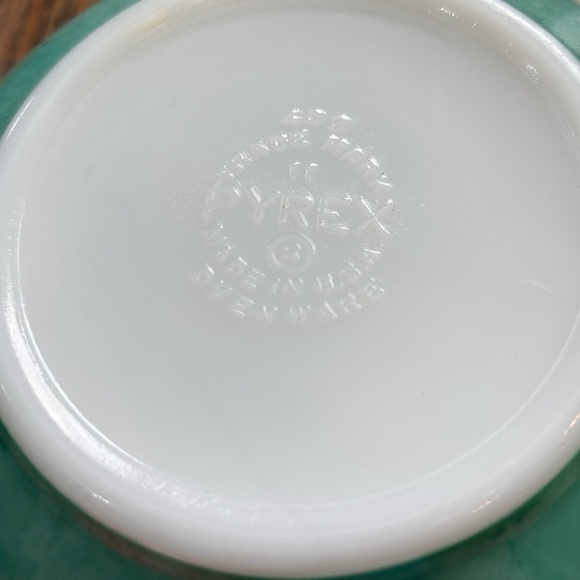 Pyrex 1945 Primary Colors Nesting Bowls Set of Five - Picture 9 of 11